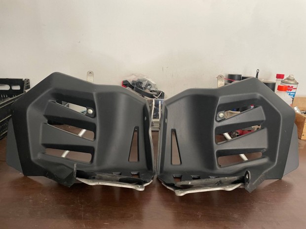 Suzuki LTR 450 sarokv�d�