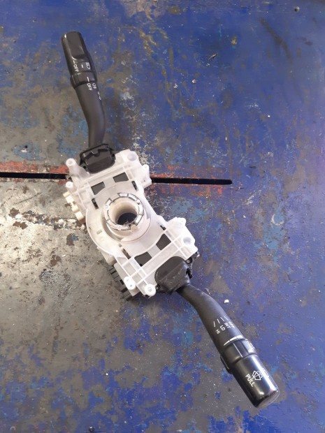 Suzuki Liana Bajuszkapcsol�