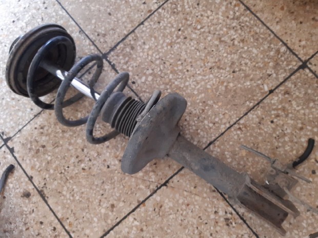 Suzuki Liana Bal H�ts� Leng�scsillap�t� + Rug�