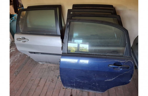 Suzuki Liana hátsó oldal ajtók