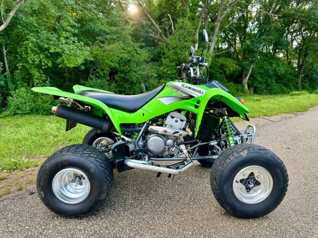 Suzuki Ltz / KFX 400 L7e 2 szem. papíros quad! B jogsi! Újszerű patika