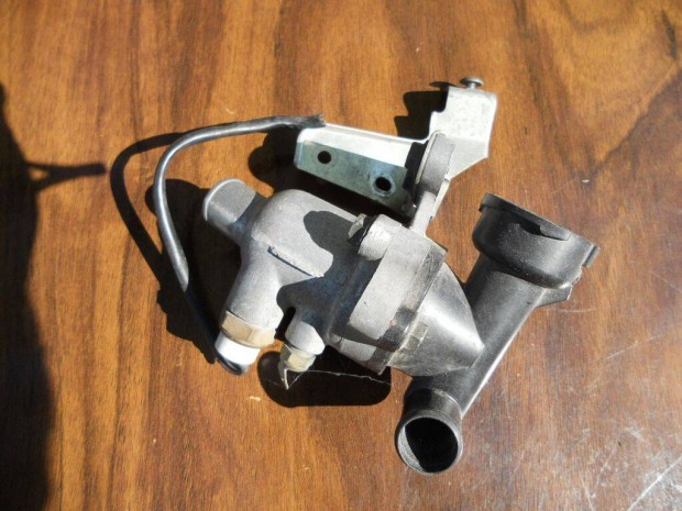Suzuki RF 900 Termosztátház, hőgombák 01615