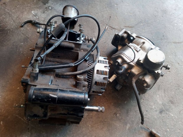 Suzuki RG 125 motor alkatrész komplett blokk