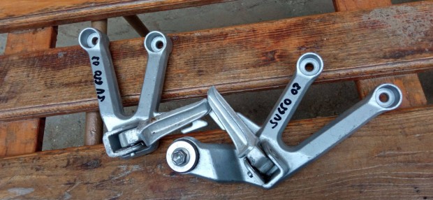 Suzuki SV650 hátsó lábtartó konzol pár