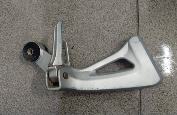 Suzuki SV 650 N '99-'02 utaslábtartó jobb