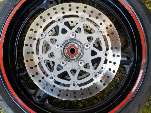 Suzuki SV 650-es,2006-os,Osztrákról:1db újszerű Lucas elsőféktárcsa