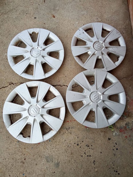 Suzuki SX4 15"-os gy�ri d�szt�rcsa 4db