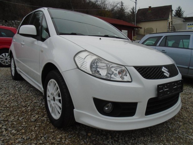 Suzuki SX4 1.6 GS Comfort limitált 5D Mit Sérül...