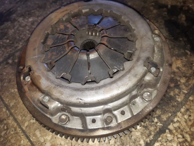 Suzuki SX4 Kuplung Szett + Egytömegű Lendkerék