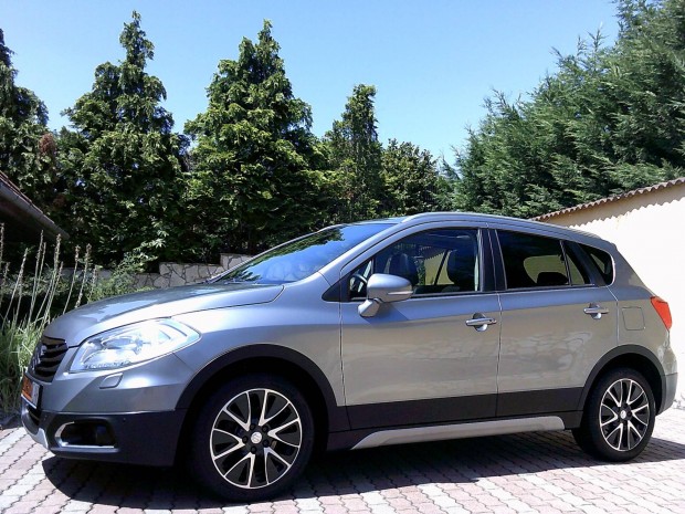 Suzuki SX4 S-Cross 1.6 DDiS GLX Panorama 4WD E6...