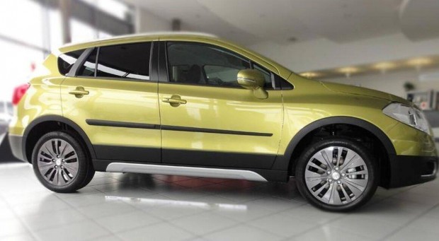 Suzuki SX4 S-Cross 2013-tl Ajtvd Dszlc Oldalcsk