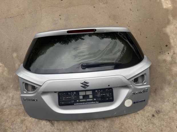 Suzuki SX4 S-Cross csomagtér ajtó