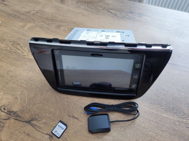 Suzuki SX4 S-Cross navig�ci�, r�di�, navi