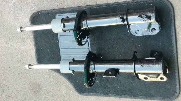 Suzuki SX4 S-cross els gyri bontott lengscsillapt prban