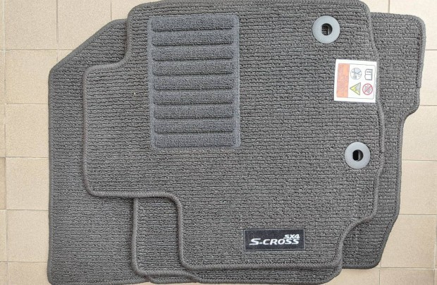 Suzuki SX4 Scross gyári velúr textilszőnyeg garnitúra eladó