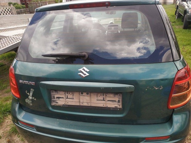 Suzuki SX4 csomagtrajt elad