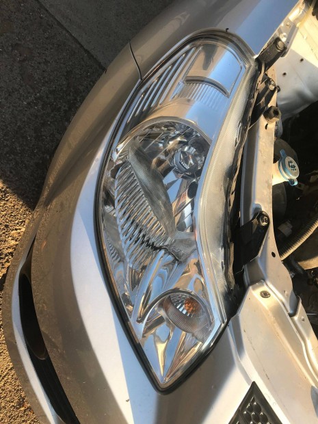 Suzuki SX4 jobb f�nysz�r� elad�