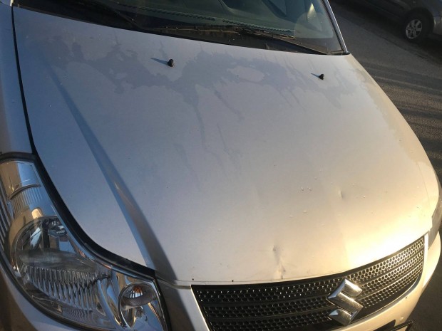 Suzuki SX4 motorhztet ezst sznben