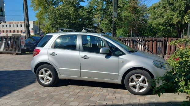 Suzuki SX4 szemlyaut