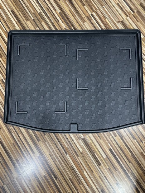 Suzuki S-Cross csomagt�rt�lca