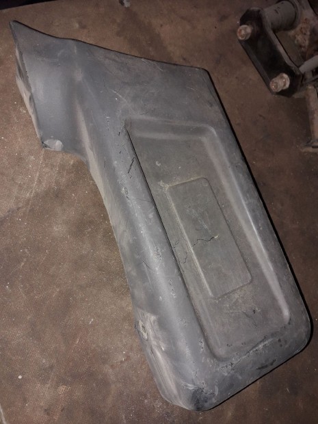 Suzuki Samurai Jobb H�ts� L�mpa Alatti Burkolat