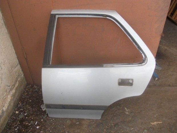 Suzuki Sedan bal hátsó ezüst ajtó 1989-2003