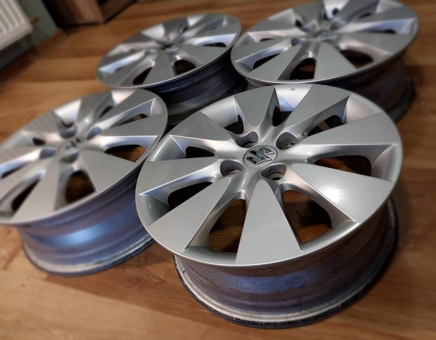 Suzuki Splash 15" gy�ri alufelni garnit�ra
