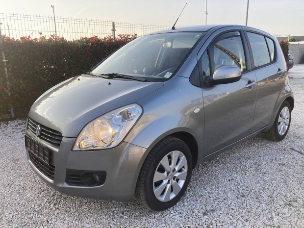 Suzuki Splash 1.2 GLX/AC vezetett szervizkönyv