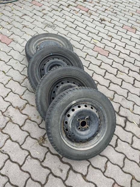 Suzuki Swift 15" aclfelni, Tpms szelepek, 175/65 R15 tligumik