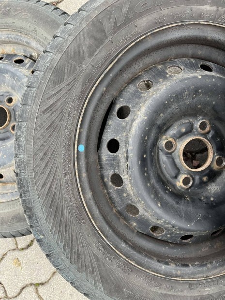 Suzuki Swift 15" acélfelni, Tpms szelepek, 175/65 R15 téligumik