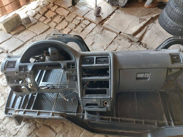 Suzuki Swift 1996-2003 M�szerfal