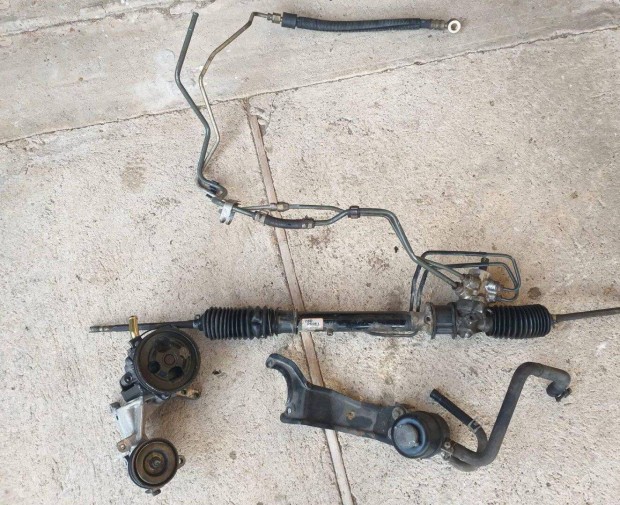 Suzuki Swift 1.0 1.3 8v szervó alkatrészek
