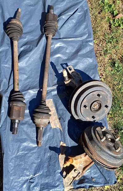 Suzuki Swift 1.0 alkatr�szek egyben