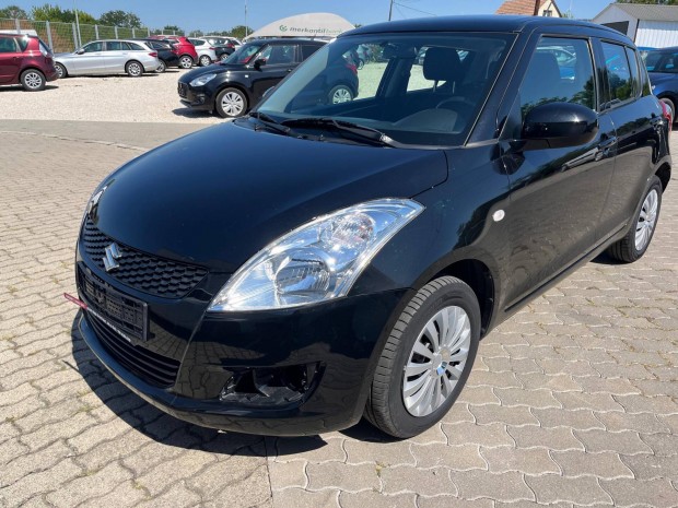 Suzuki Swift 1.2 GC AC ESP 4X4. Szervizkönyv. Ü...