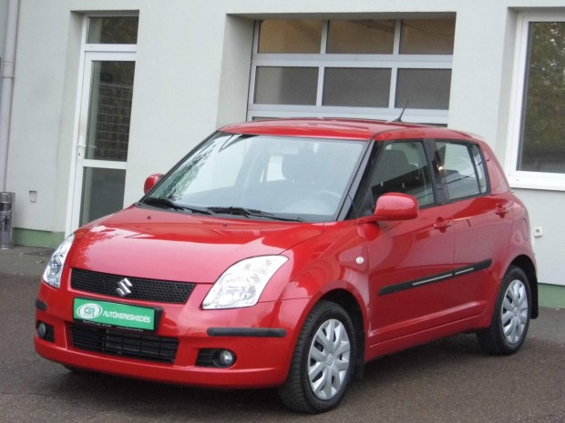 Suzuki Swift 1.3 GLX CD AC 4x4 Szervízkönyv-Klí...