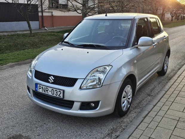 Suzuki Swift 1.3 GLX CD AC Mistic Plus (Automat...