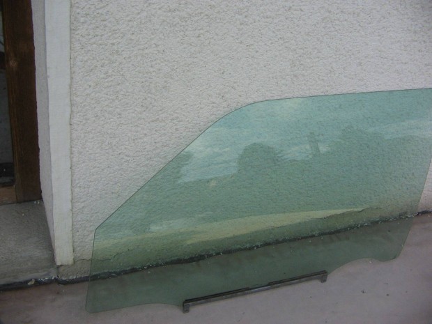 Suzuki Swift 2005-10 3 ajtós gyári bal ajtó üveg balüveg