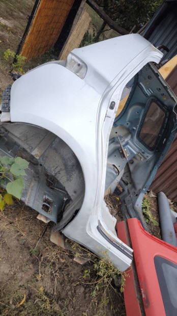 Suzuki Swift 2005-10 jobb hts srvd negyed 