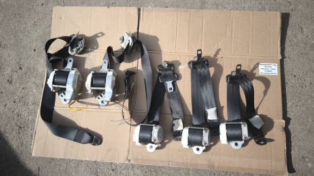 Suzuki Swift 2005-11 első hátsó biztonsági öv