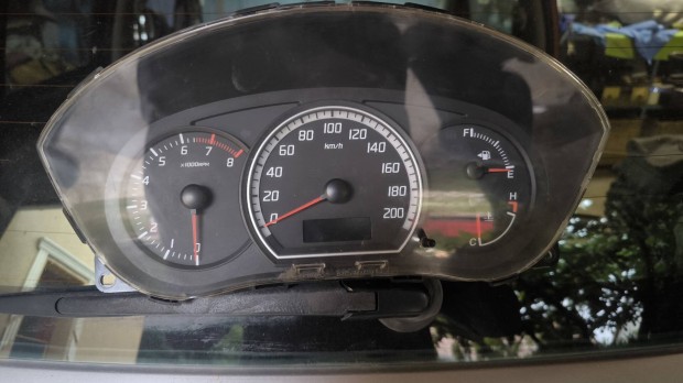 Suzuki Swift 2005-11 km óra műszeregység fordulatszám mérős