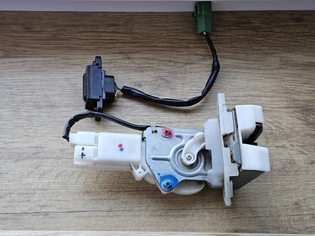 Suzuki Swift 2005-2010 h�ts� ajt� z�rszerkezet �s mikro kapcsol� 