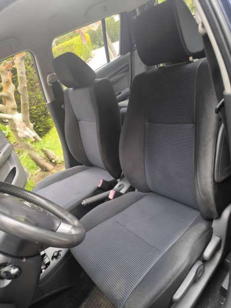 Suzuki Swift 2005- fűthető bal jobb első hátsó ülés kárpit szett