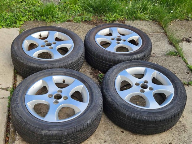 Suzuki Swift 2005 gyári felni+ Hankook nyári gumi