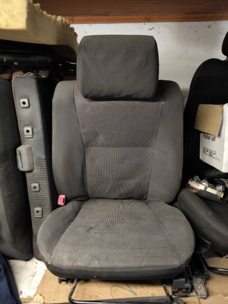 Suzuki Swift 2005 től bal első ülés masszív