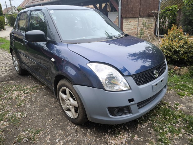 Suzuki Swift 2005 től bal jobb első lámpa motorhazteto sárvédő ajtó