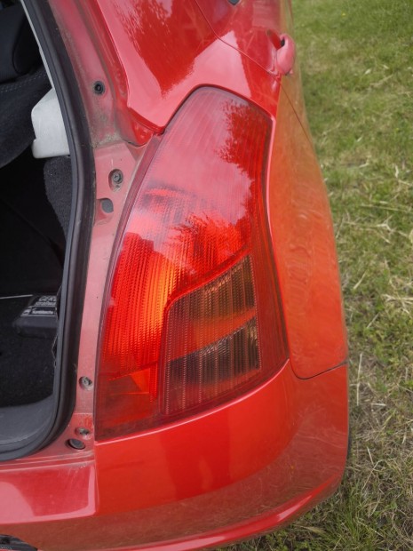 Suzuki Swift 2005 től jobb hátsó lámpa