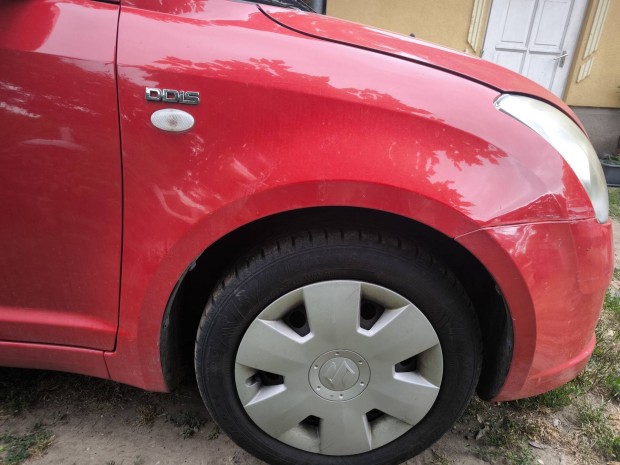 Suzuki Swift 2005 től jobb sárvédő zcf kód kis hibás