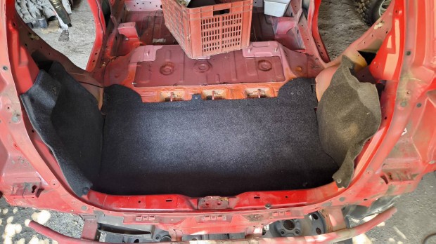Suzuki Swift 2005től csomagtér kárpit szett japán és magyar