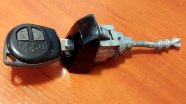 Suzuki Swift 2010-2016 oldalajtó zár zárhenger kulcs