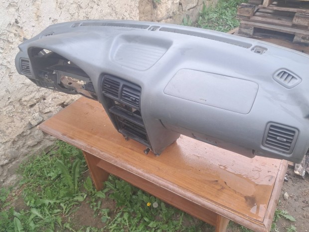 Suzuki Swift 2 komplett műszerfal